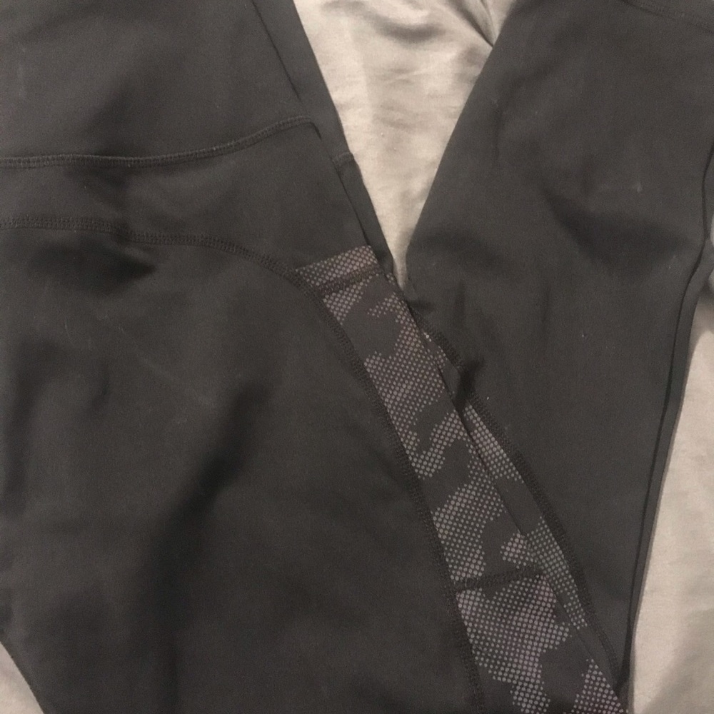 Black Camo Reflective Pocket Brilliant Hi-Rise Capri 20"